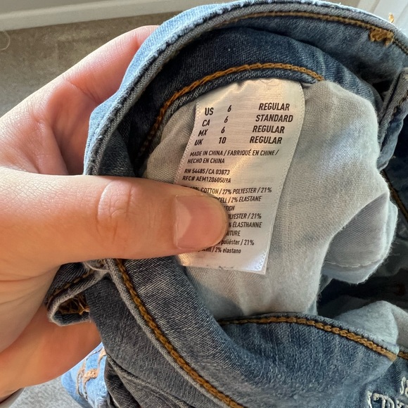 Distressed American Eagle jeans - Picture 3 of 3